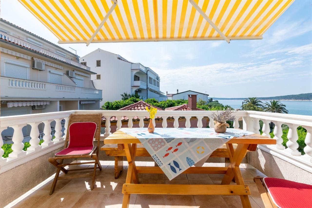 Apartments Biserka Barbat na Rabu ภายนอก รูปภาพ
