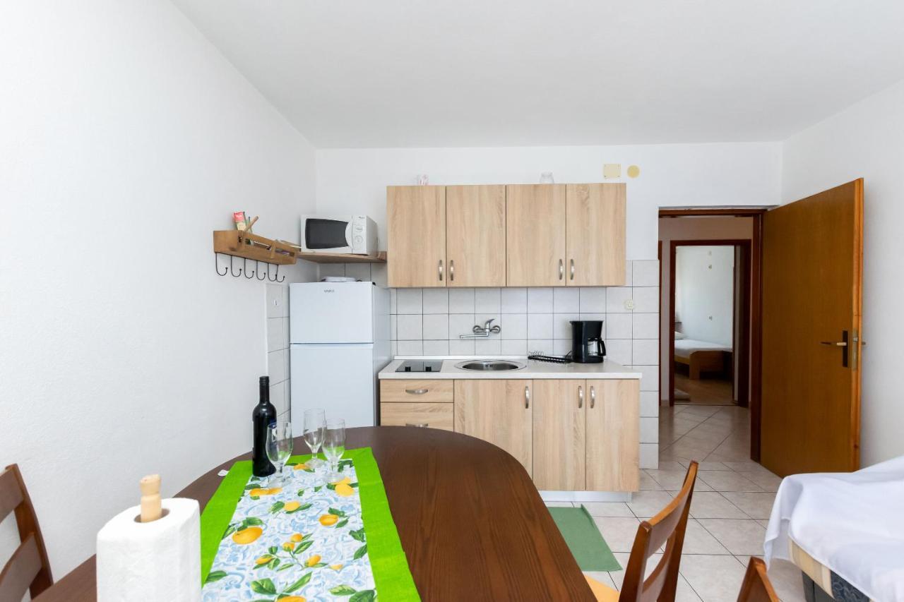 Apartments Biserka Barbat na Rabu ภายนอก รูปภาพ