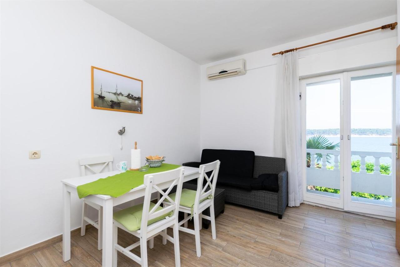 Apartments Biserka Barbat na Rabu ภายนอก รูปภาพ