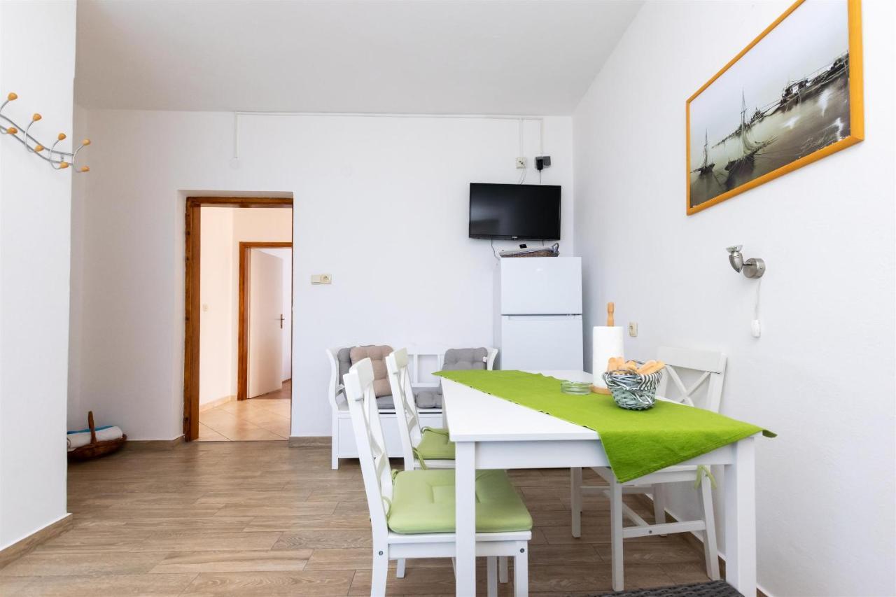 Apartments Biserka Barbat na Rabu ภายนอก รูปภาพ
