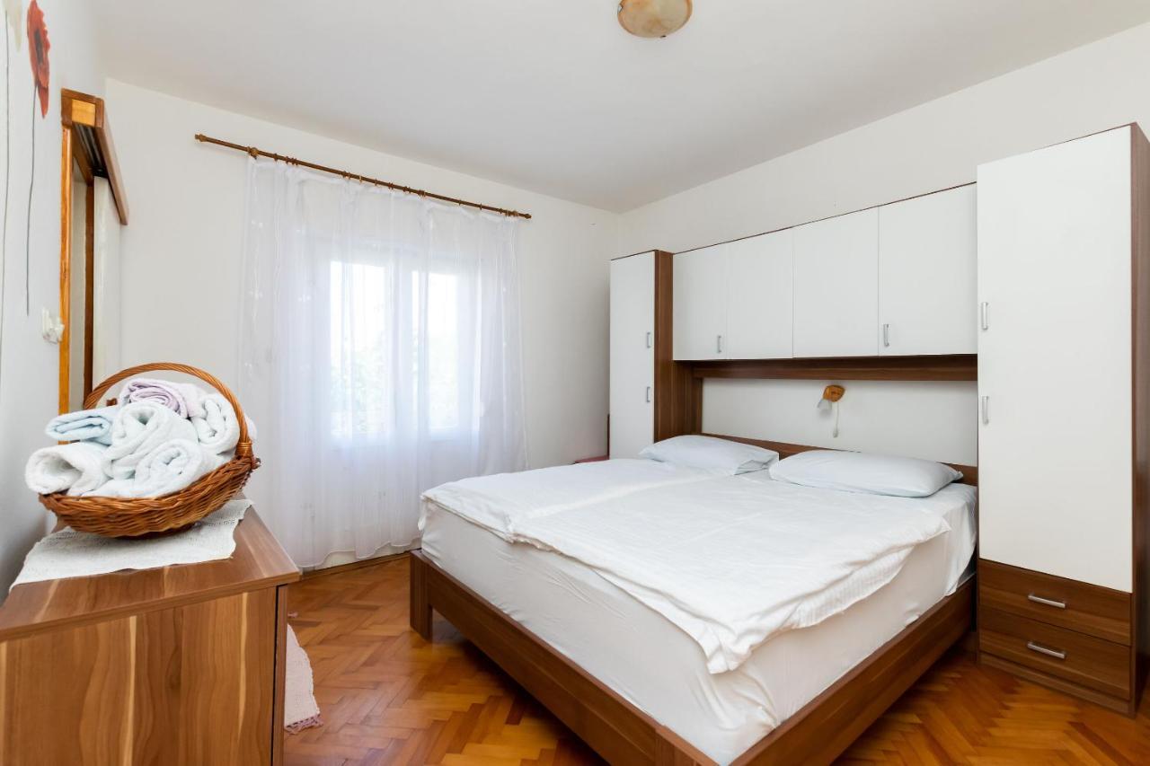 Apartments Biserka Barbat na Rabu ภายนอก รูปภาพ