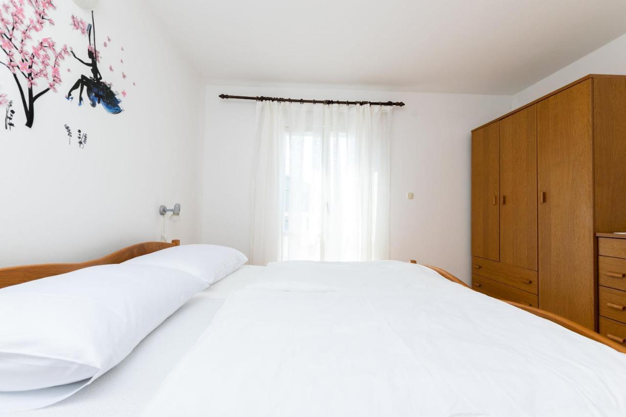 Apartments Biserka Barbat na Rabu ภายนอก รูปภาพ