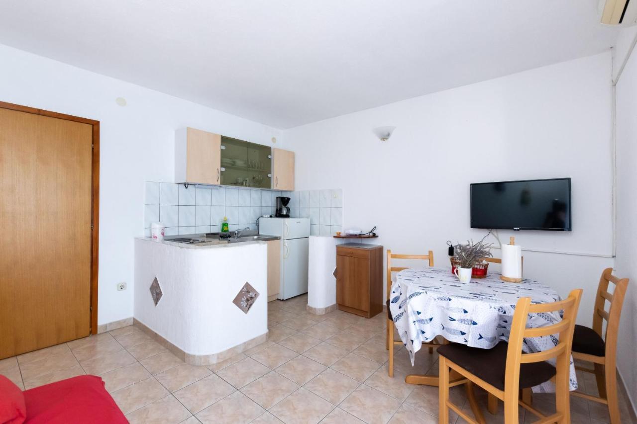 Apartments Biserka Barbat na Rabu ภายนอก รูปภาพ