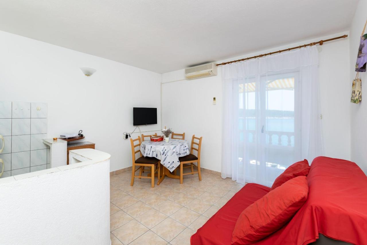 Apartments Biserka Barbat na Rabu ภายนอก รูปภาพ