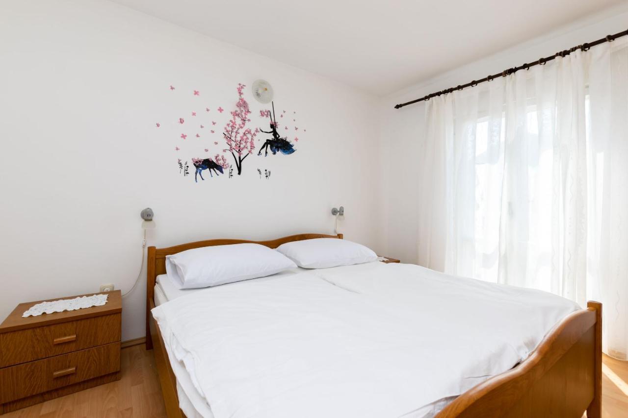Apartments Biserka Barbat na Rabu ภายนอก รูปภาพ