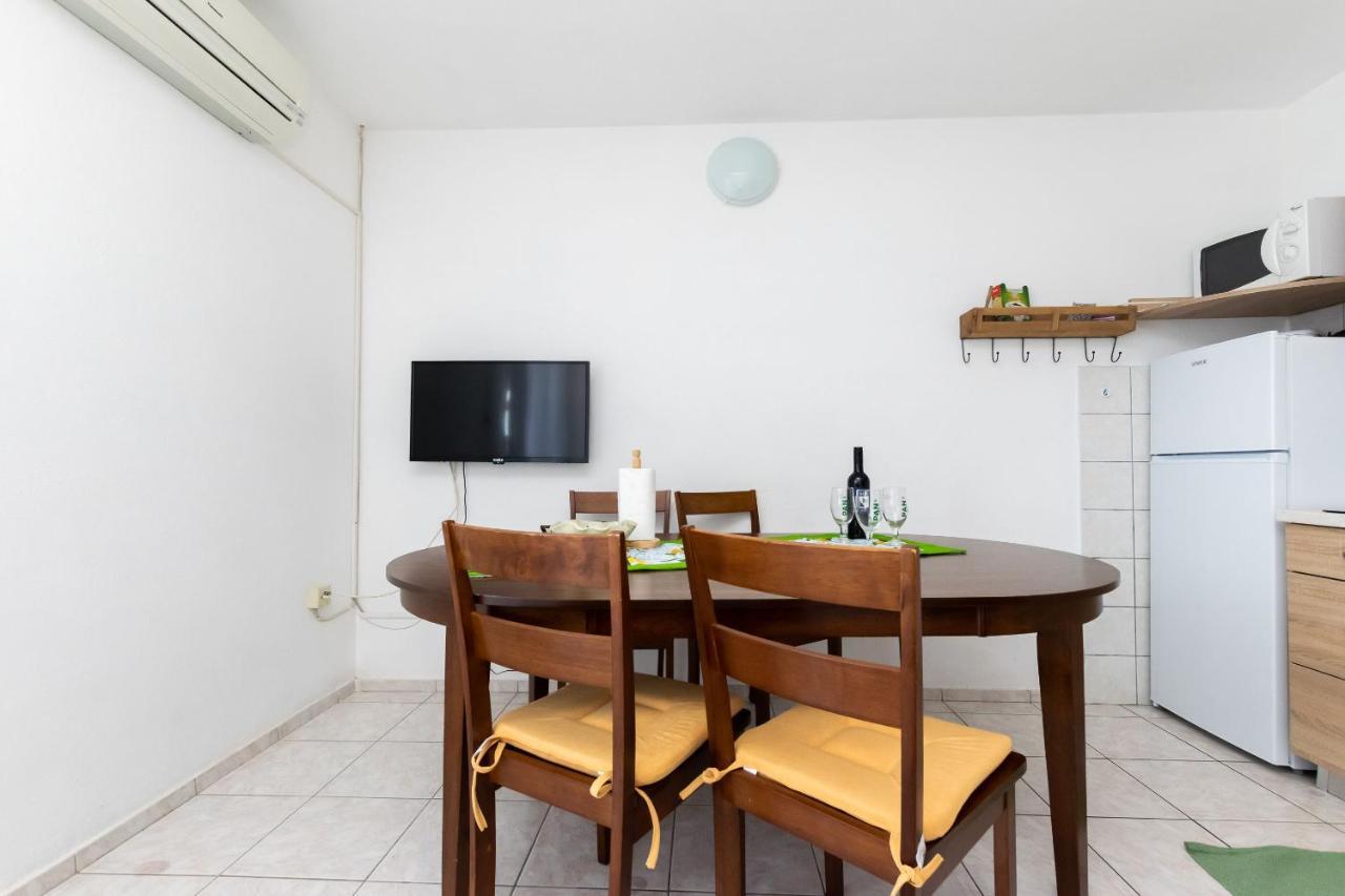 Apartments Biserka Barbat na Rabu ภายนอก รูปภาพ