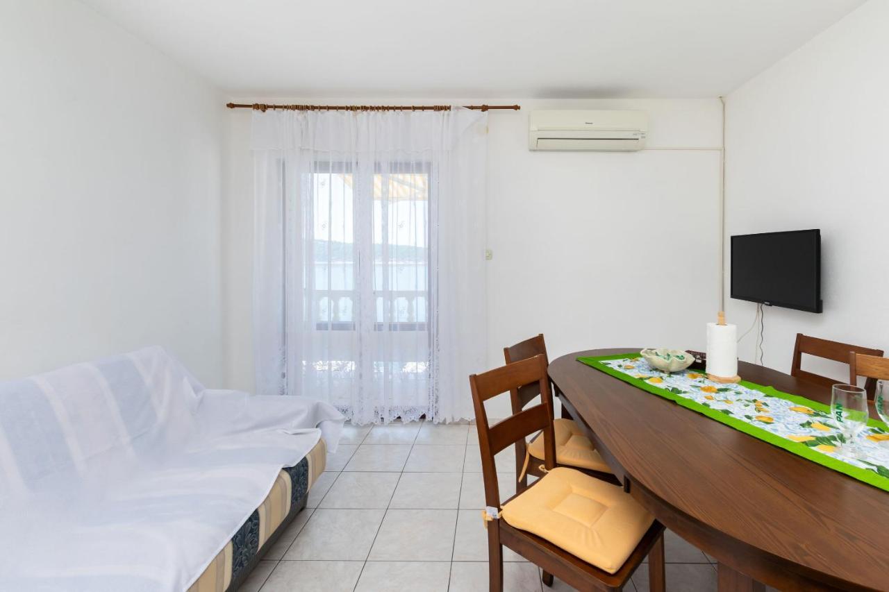 Apartments Biserka Barbat na Rabu ภายนอก รูปภาพ