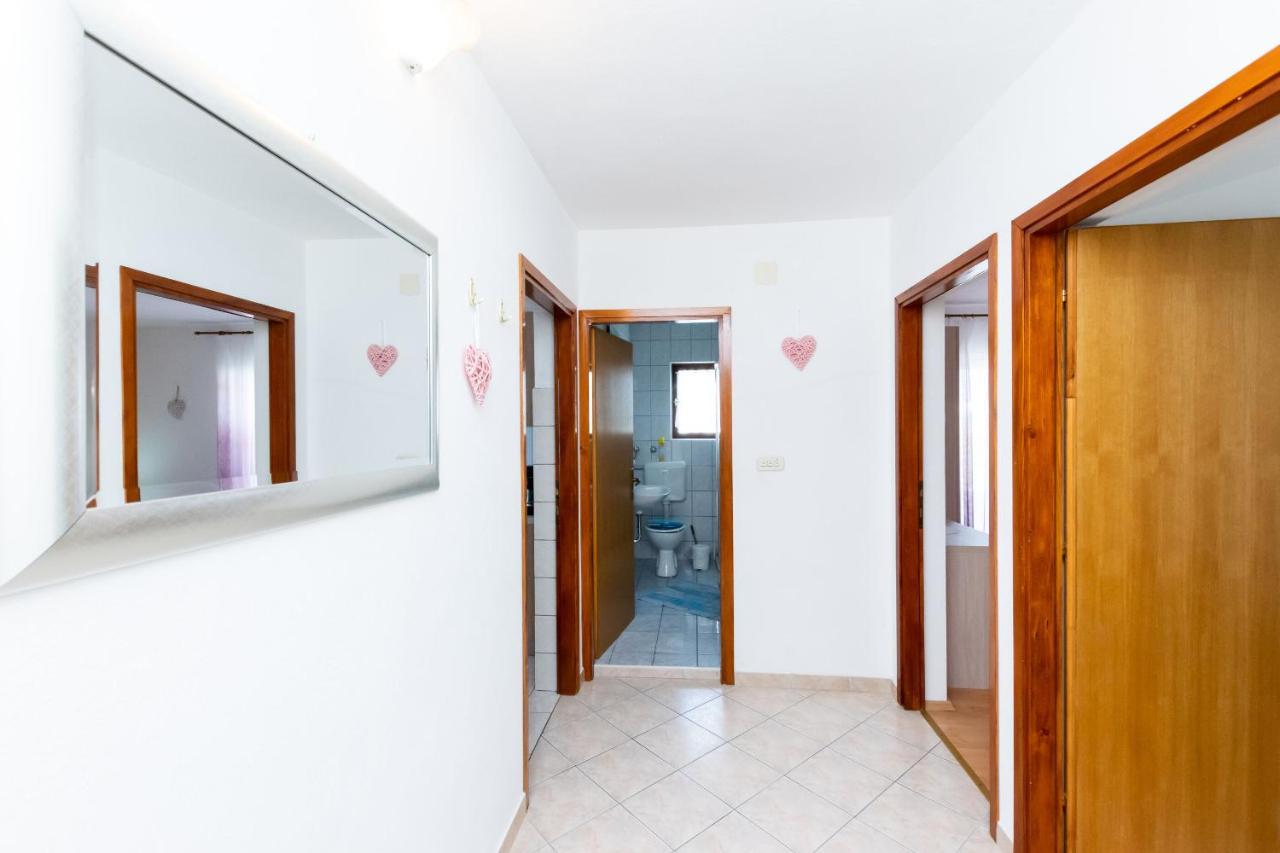 Apartments Biserka Barbat na Rabu ภายนอก รูปภาพ
