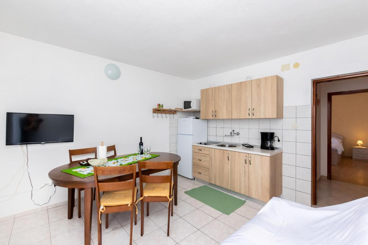 Apartments Biserka Barbat na Rabu ภายนอก รูปภาพ