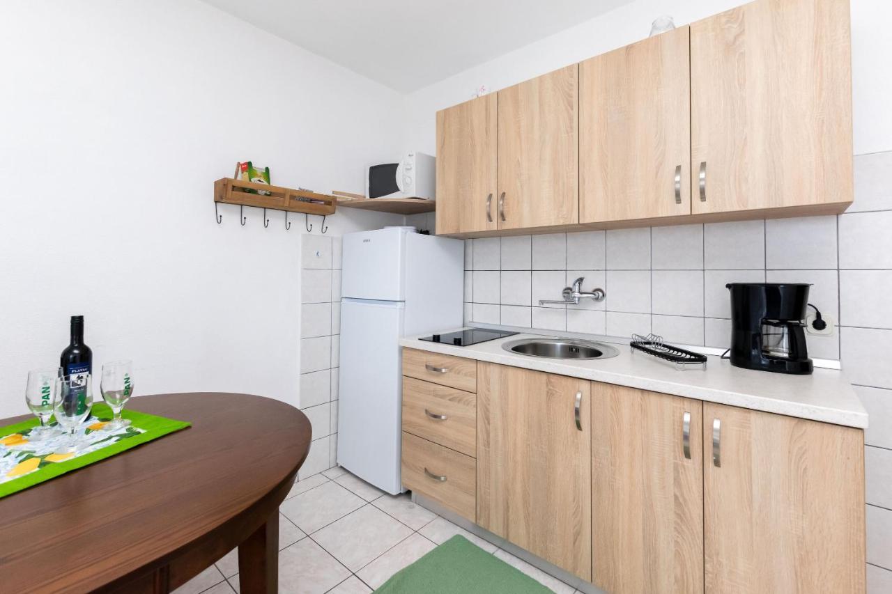 Apartments Biserka Barbat na Rabu ภายนอก รูปภาพ