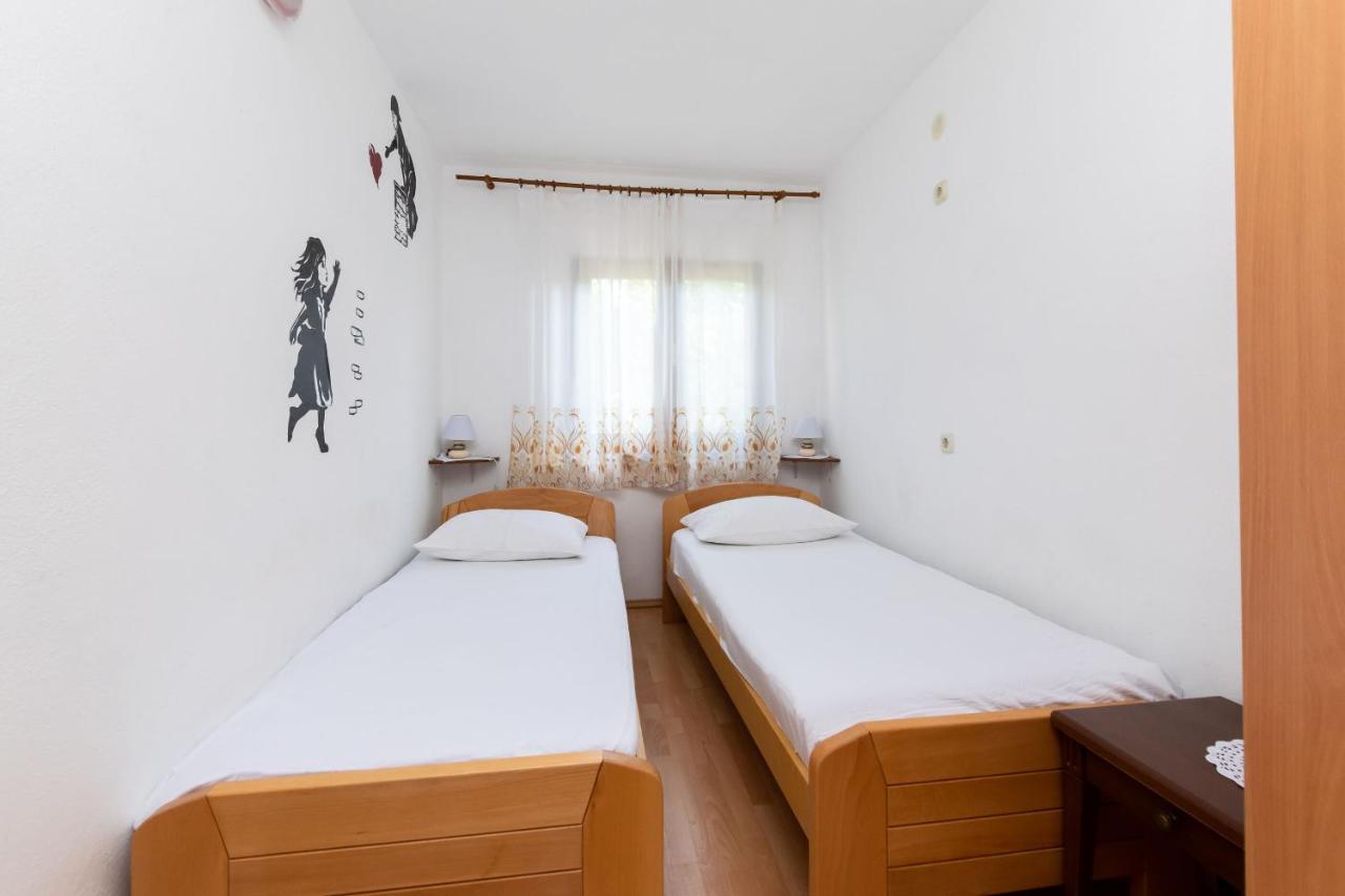 Apartments Biserka Barbat na Rabu ภายนอก รูปภาพ